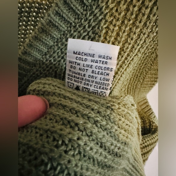 Size small oversized, sweater tank. - Picture 6 of 6